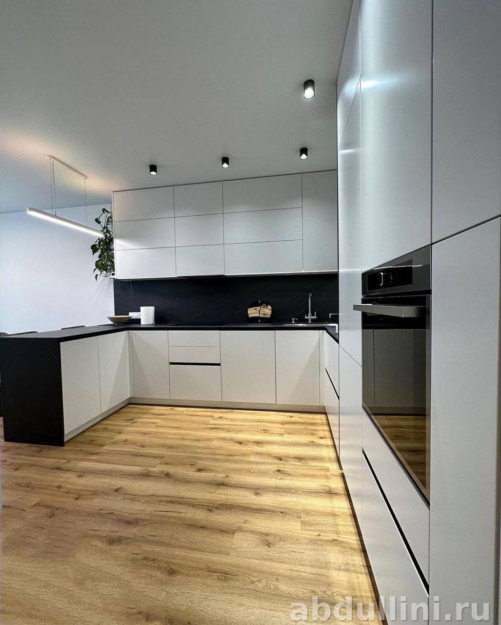 Белая кухня с черной столешницей: идеальное сочетание стиля и функциональности