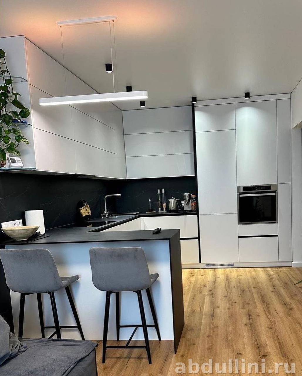 Белая кухня с черной столешницей: идеальное сочетание стиля и функциональности
