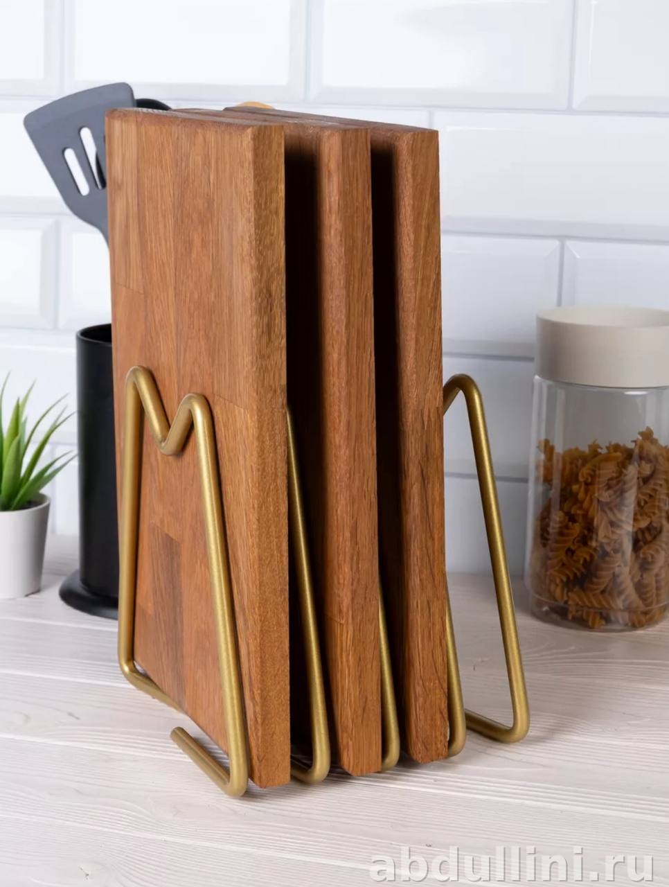 Кухни с умными системами хранения: решения от мебельной компании Abdullini