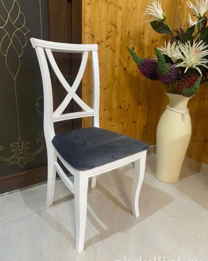 Белый стул с крестообразной спинкой и серой обивкой — купить в Дагестане