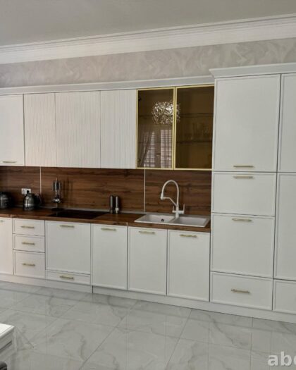 Кухня «Марсель» — белый гарнитур с золотистой фурнитурой — купить в Дагестане