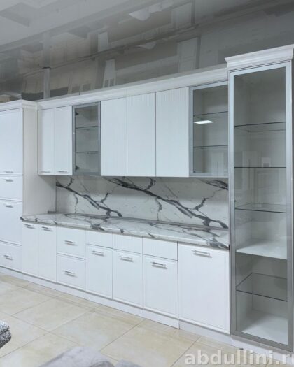 Кухня Анжелика — белая мебель с серебристыми элементами — купить в Дагестане