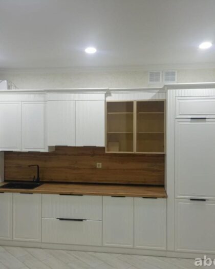 Кухня 'Зула' — белый гарнитур с рифлением в Дагестане — купить в Дагестане