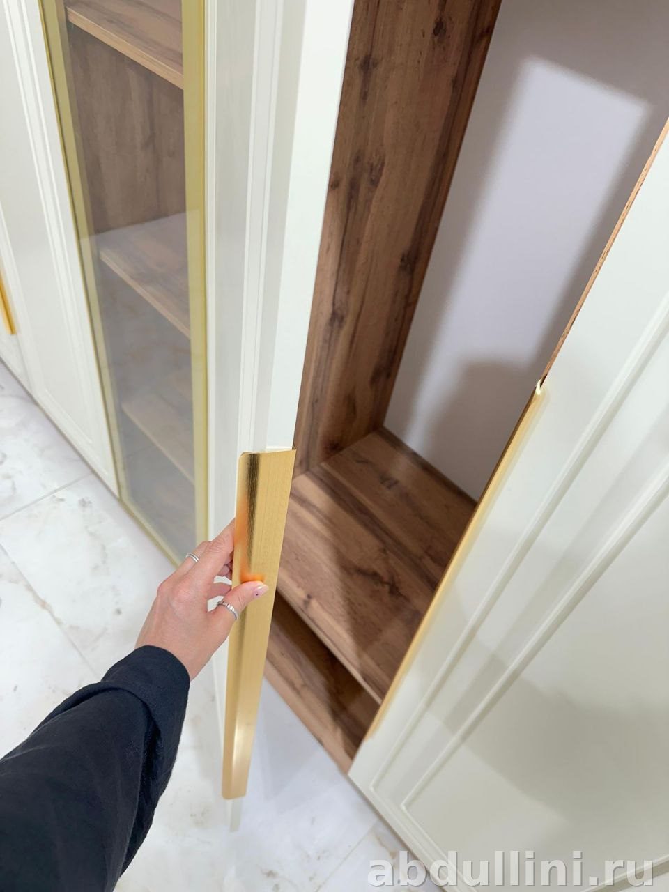 Шкаф Санторо бежевый с золотистой фурнитурой — купить в Дагестане — купить в Дагестане