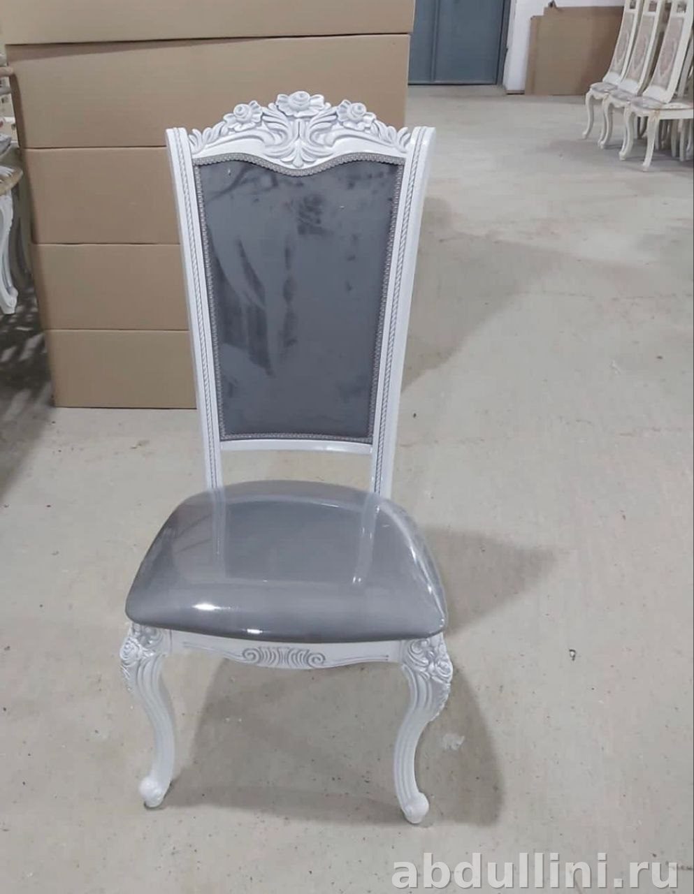 Стул с резными узорами и серой обивкой — купить в Дагестане серая обивка — купить в Дагестане