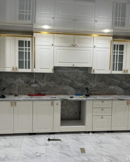 Кухня Милана 254: белый гарнитур с золотистой отделкой — купить в Дагестане