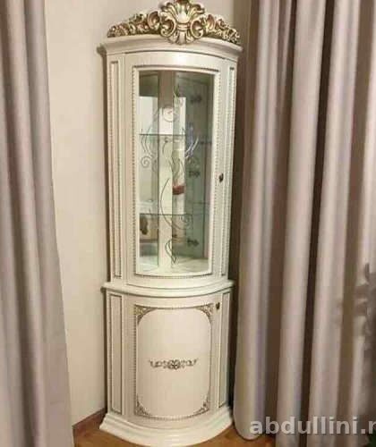 Шкаф-витрина 3️⃣2️⃣3️⃣ в Дагестане: классика с золотым декором — купить в Дагестане — фото 1