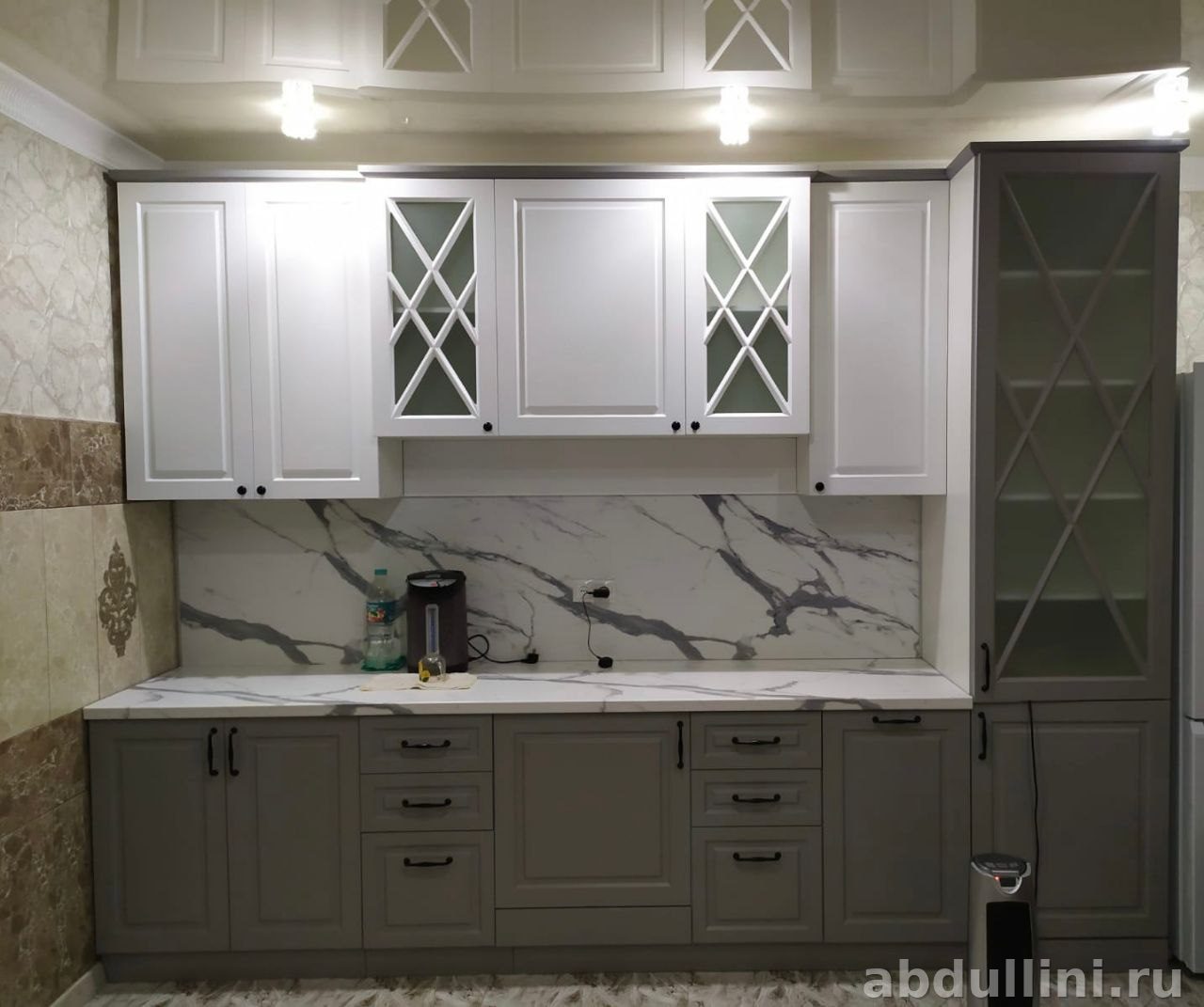 Кухня «Виктория» — стильный гарнитур в серо-белом цвете