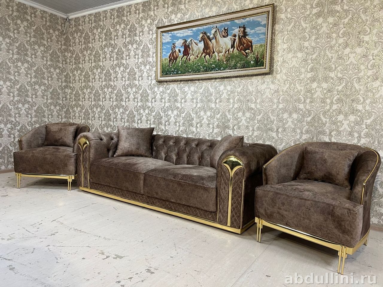 Диван и два кресла в шоколадном цвете с золотыми элементами (шоколадный) — купить в Дагестане