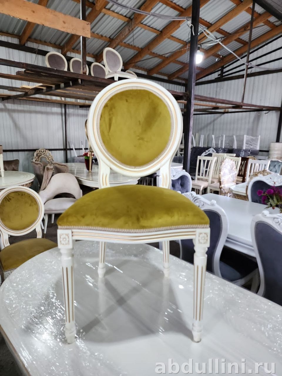 Стул 818 в стиле неоклассика с золотистой отделкой — купить в Дагестане