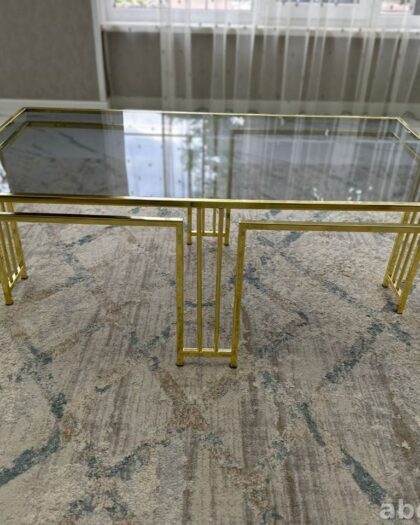 Журнальный столик 1179 с золотистым каркасом и стеклянной столешницей — купить в Дагестане — фото 1