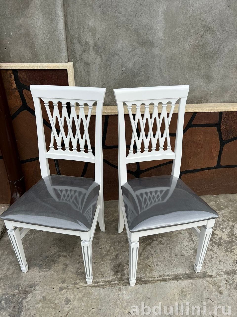 Обеденные стулья 1587 в белом цвете с серой обивкой — купить в Дагестане