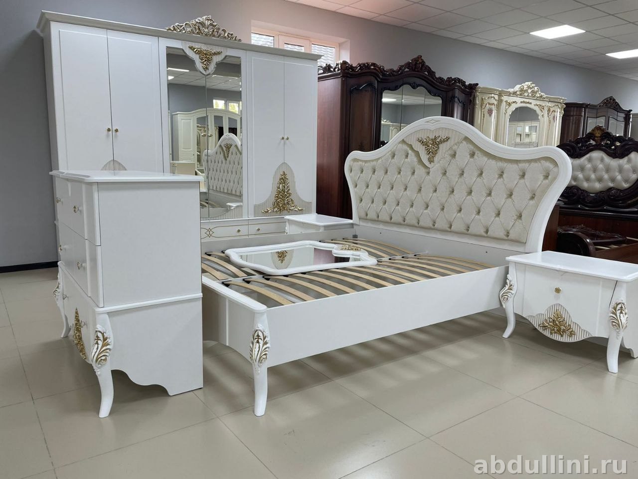 Кровать 1803 с изголовьем и мебельным гарнитуром в белом цвете — купить в Дагестане