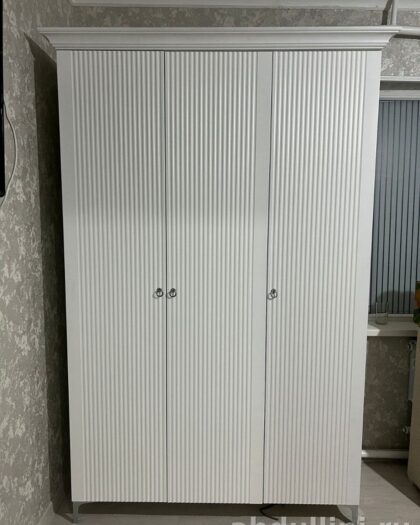 Шкаф трехстворчатый Рефленка белый и беж в Дагестане — купить в Дагестане