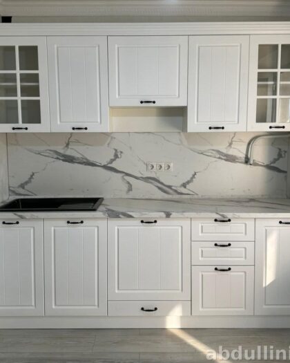 Кухонный гарнитур 2277 — белый, неоклассика, мебель на заказ — купить в Дагестане