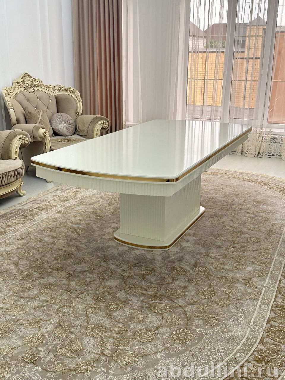 Обеденный стол и стулья в светлых тонах — купить в Дагестане