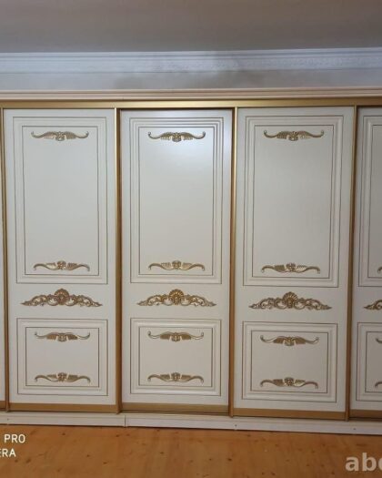 Шкаф-купе Ниагара в кремовом цвете с золотистыми узорами — купить в Дагестане