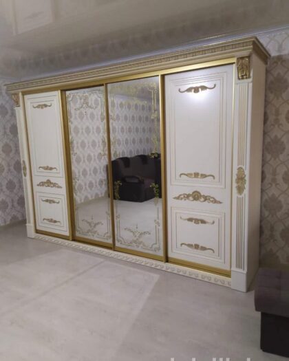 Шкаф-купе в классическом стиле с зеркальными дверями — купить в Дагестане