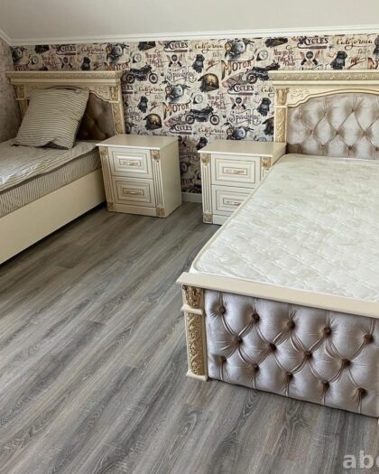 Односпальные кровати с тумбочками в классическом стиле — купить в Дагестане — фото 1