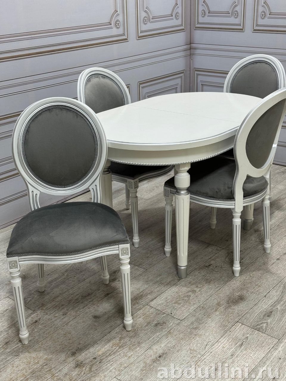 Обеденный стол Фаберже и стулья Медальон в Дагестане