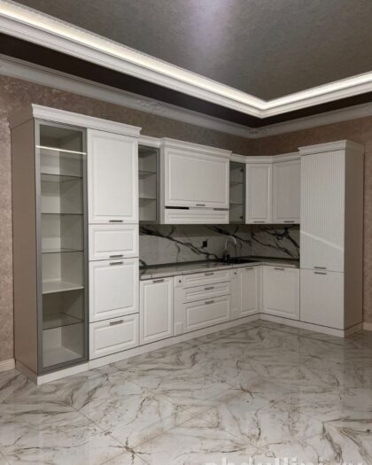 Кухня Анна белая с пеналом и вытяжкой — купить в Дагестане — купить в Дагестане