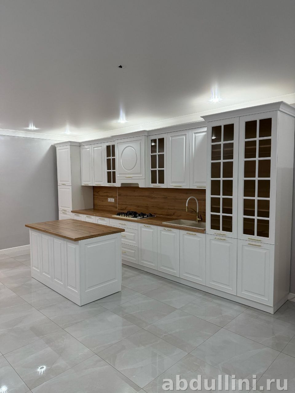 Кухня Эмилия белая с островком — купить в Дагестане