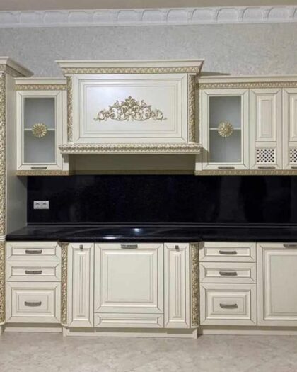 Кухня Эмилия — классический гарнитур с золотистыми элементами другой размер — купить в Дагестане