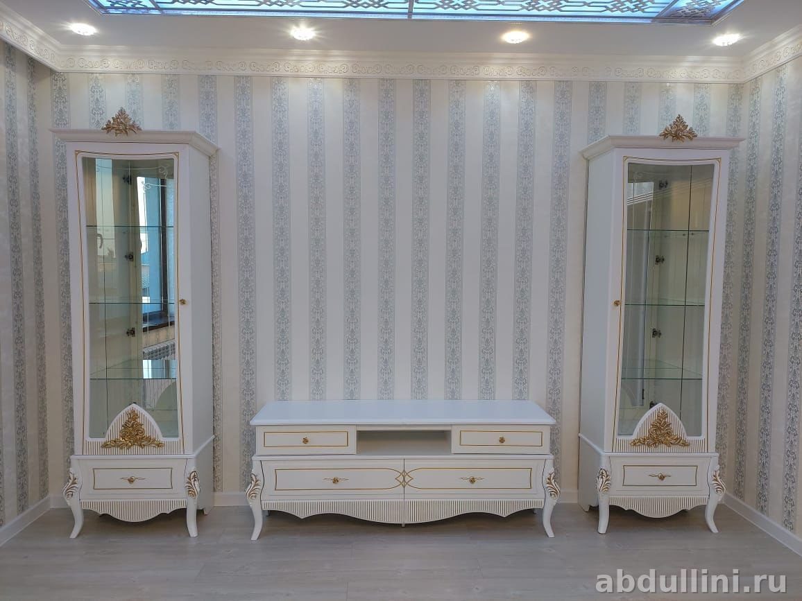 Комплект мебели 332: витрины и тумба под ТВ в классическом стиле