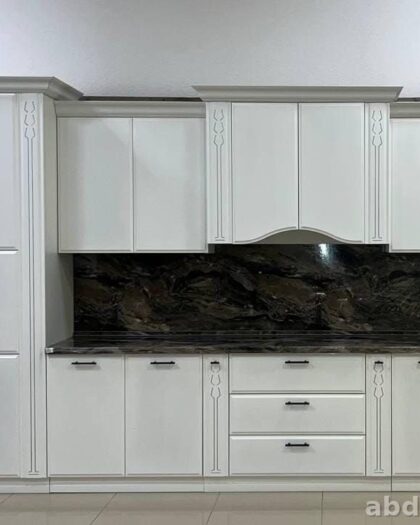 Кухня Гамбург белая с мраморной столешницей — купить в Дагестане другой размер — купить в Дагестане — фото 1