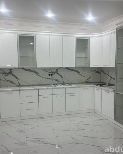Кухня «Анжелика» — белый мрамор, МДФ фасады, Дагестан белый серебро — купить в Дагестане