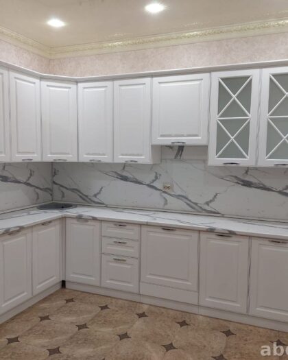 Кухня ЛИЛУ 903 — белая классика с мраморной столешницей — купить в Дагестане — фото 1