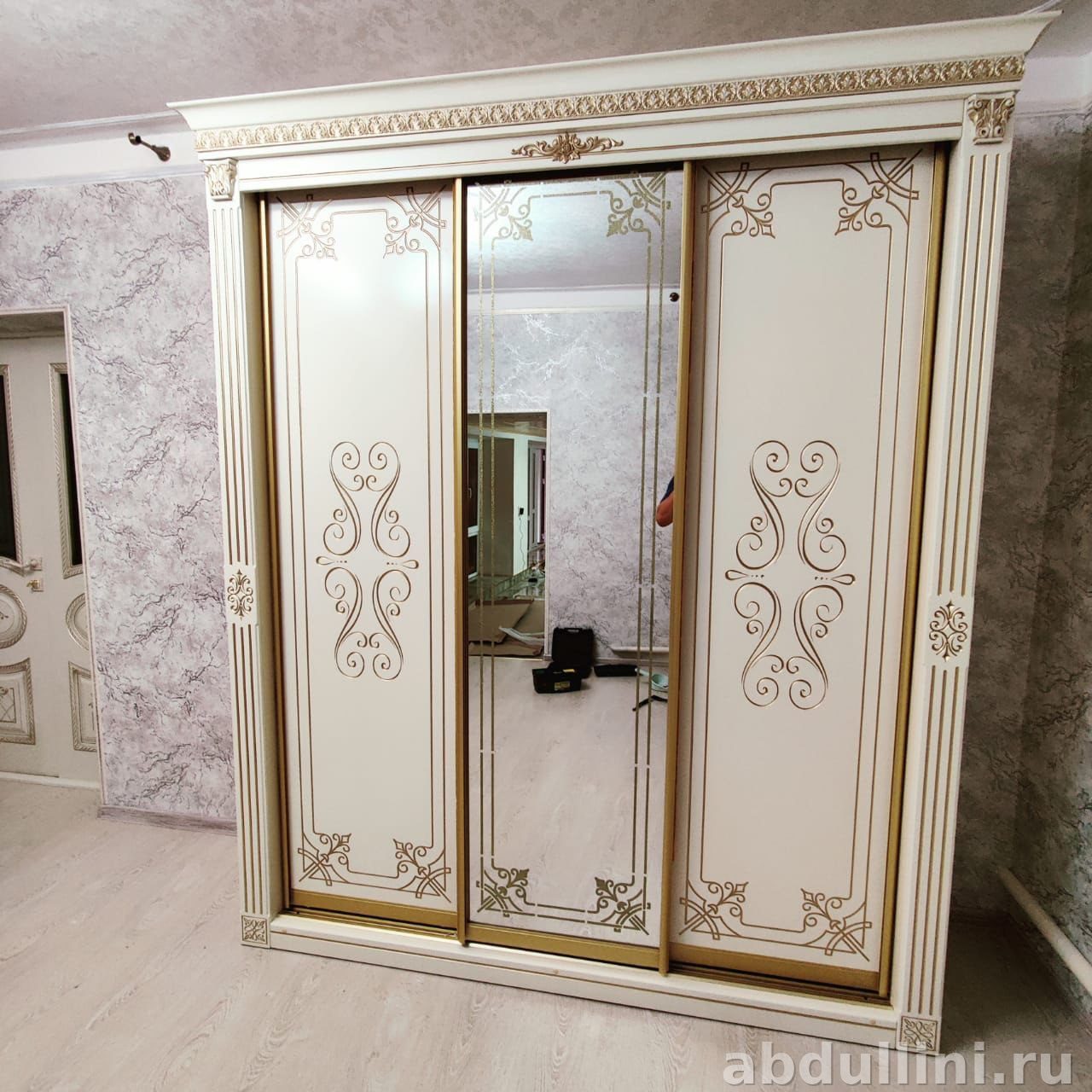 Шкаф-купе трехстворчатый с зеркалом в Дагестане