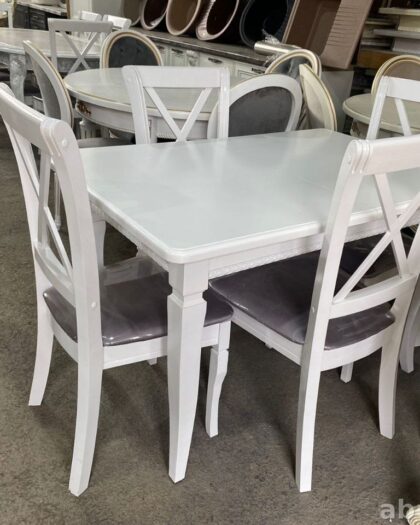 Раздвижной стол с белой глянцевой столешницей и стульями — купить в Дагестане