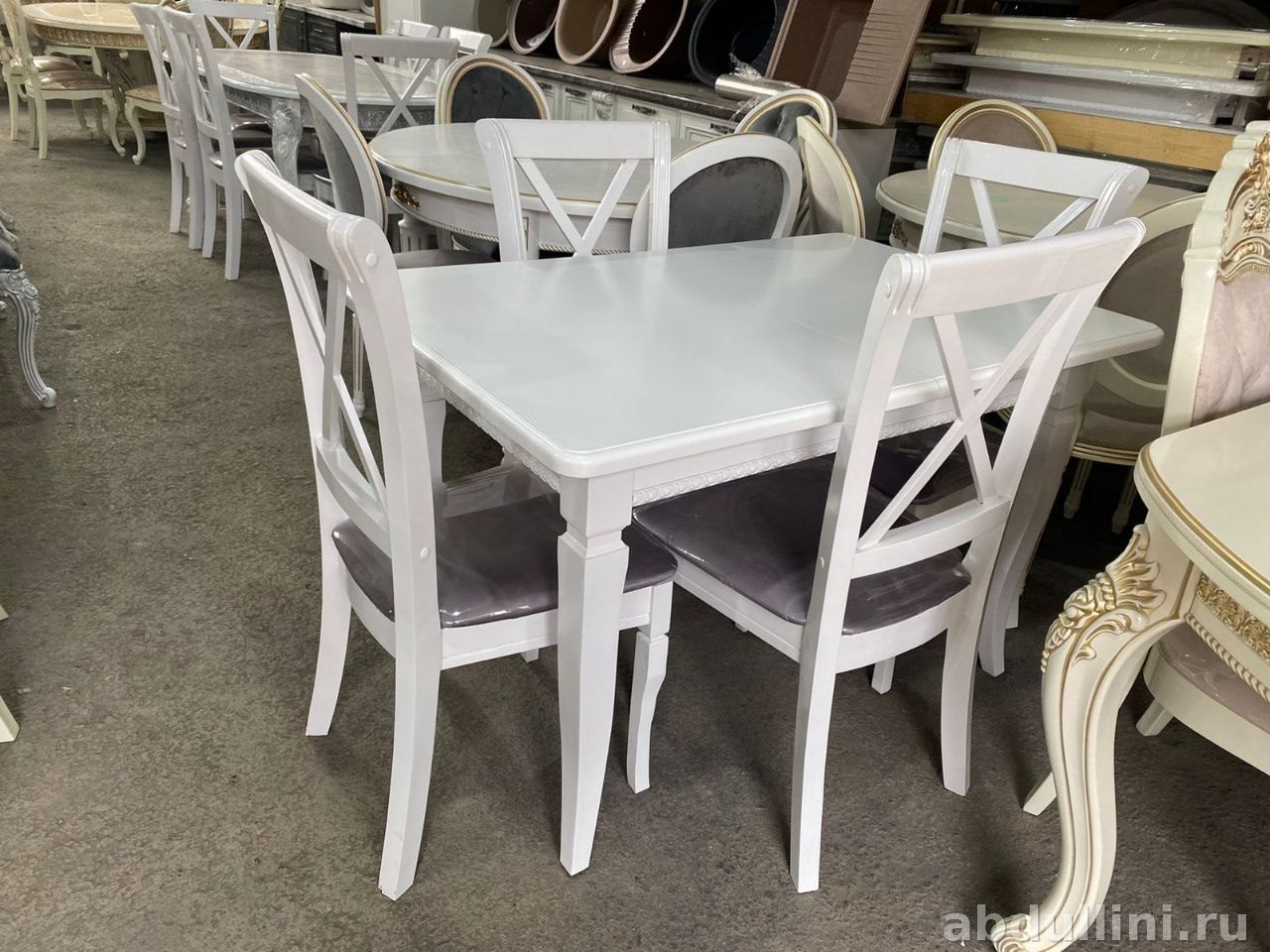 Раздвижной стол с белой глянцевой столешницей и стульями — купить в Дагестане