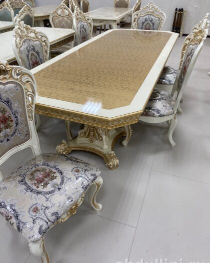 Обеденный комплект в классическом стиле с золотистой отделкой — купить в Дагестане