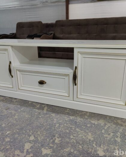 Тумба под телевизор Натали белый глянец с золотистой отделкой — купить в Дагестане