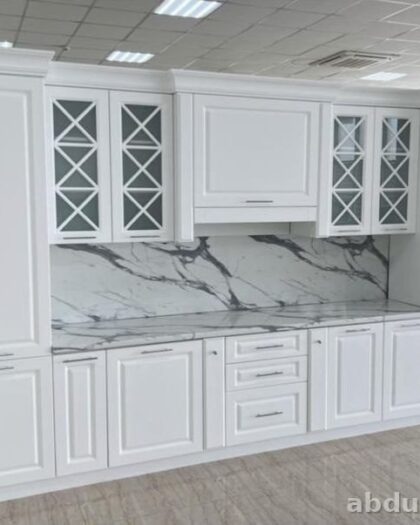 Кухня 2️⃣2️⃣1️⃣5️⃣ белая в стиле неоклассика — купить в Дагестане — купить в Дагестане