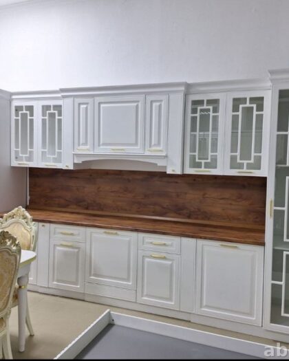 Кухонный гарнитур 2585 белый с золотистой фурнитурой в Дагестане — купить в Дагестане