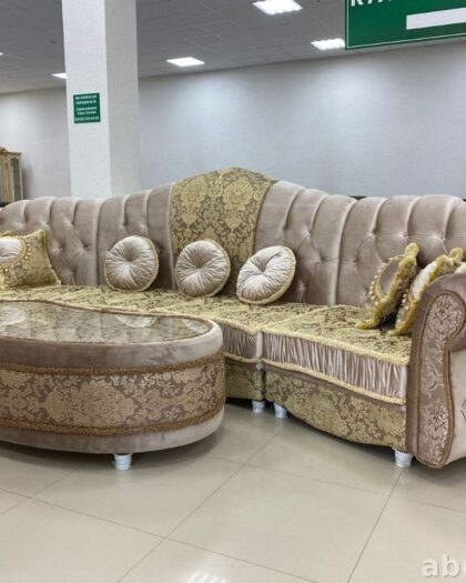 Угловой диван с журнальным столиком в классическом стиле — купить в Дагестане